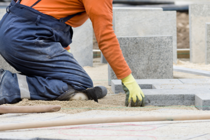 Entenda com Valderci Malagosini Machado o que é paver vibro prensado e por que esse processo é essencial para garantir maior resistência e durabilidade do pavimento.