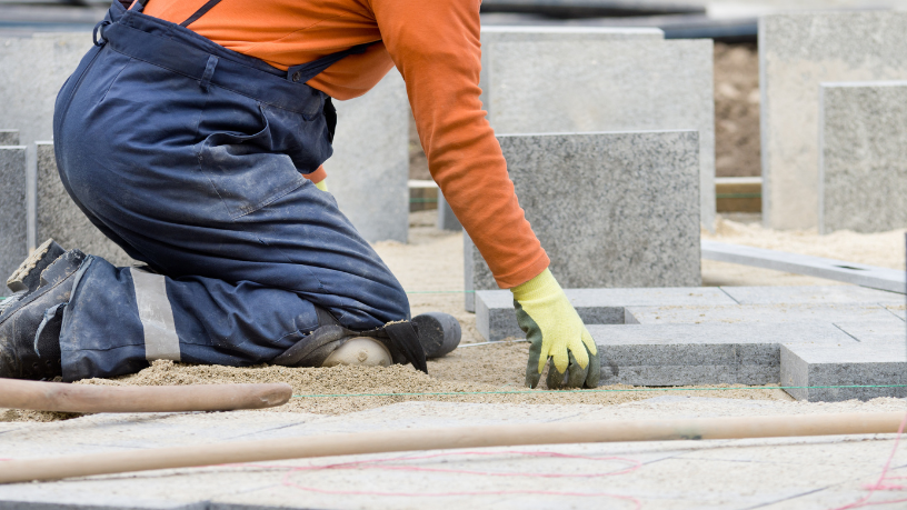 Entenda com Valderci Malagosini Machado o que é paver vibro prensado e por que esse processo é essencial para garantir maior resistência e durabilidade do pavimento.
