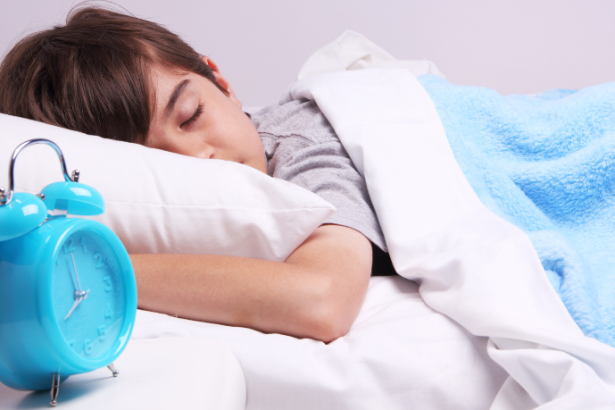 Sono e neurodivergência: como melhorar a qualidade do descanso em TEA e TDAH com a orientação de Alexandre Costa Pedrosa.