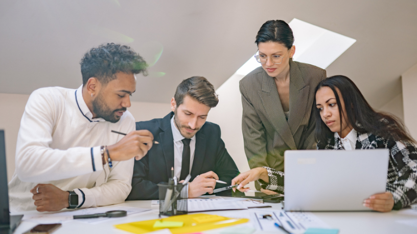 Informação e mercado conectados pela divulgação de resultados segundo Danilo Regis Fernando Pinto.