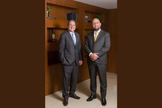 Rodrigo Gonçalves Pimentel explica o que é a recuperação judicial e como esse instrumento jurídico funciona na prática para ajudar empresas em crise a reorganizar dívidas e manter suas atividades.